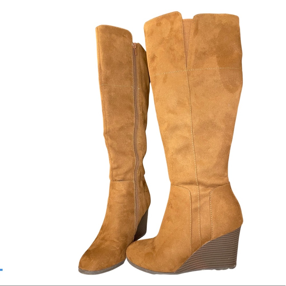 Brown/tan suede wedge boots size 7/2